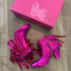Metallic fushia fringe booties